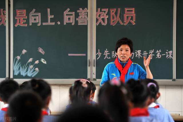 预告中，宏大战斗场面高燃来袭：城市翻转的视觉奇观，毁天灭地的惊天爆炸，热血沸腾的过招动作，场面超燃视效震撼